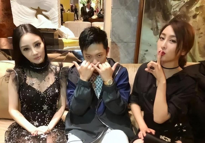 房卡必备教程“炸 金花房卡代理步骤”获取房卡教程-哔哩哔哩