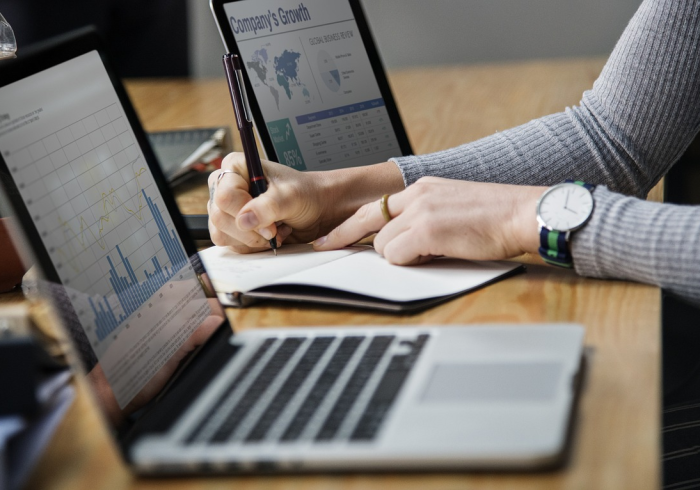 给大家讲解“微信牛牛房卡购买方法”房卡获取方式